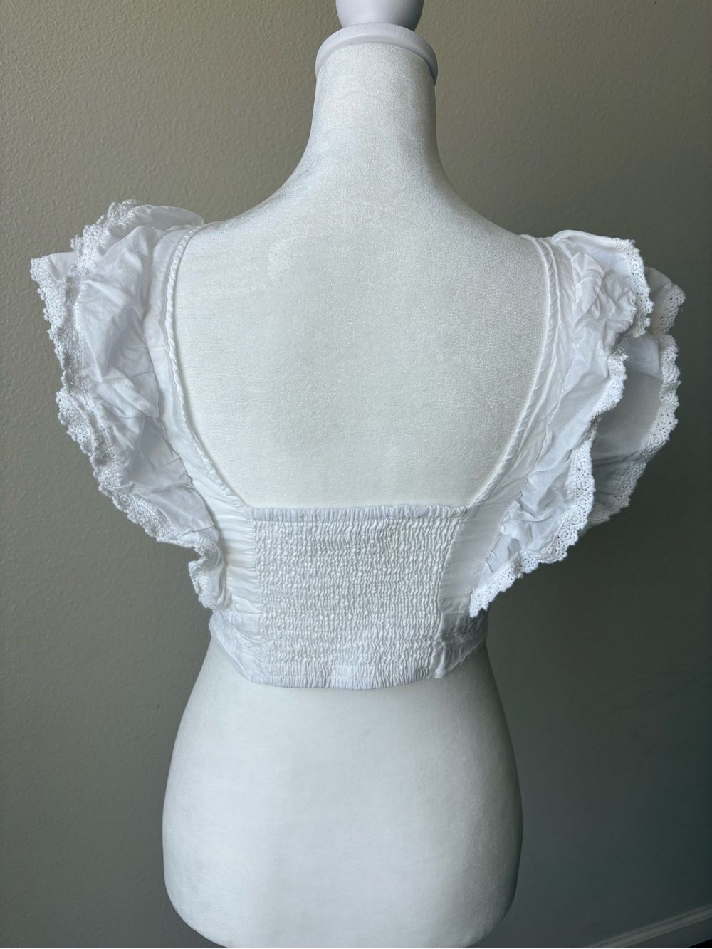 Altar'd State Womens White Solid Square Neck Smocked Ruffle Lace Crop Top S - Picture 8 of 9